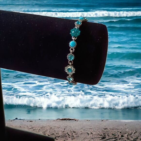 Aqua Blue Rhinestone Link Bracelet Faux Turquoise Silver Tone Coastal Beachy - Picture 8 of 16